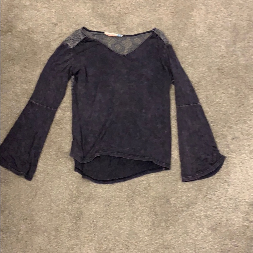 Long sleeve shirt with decorated back